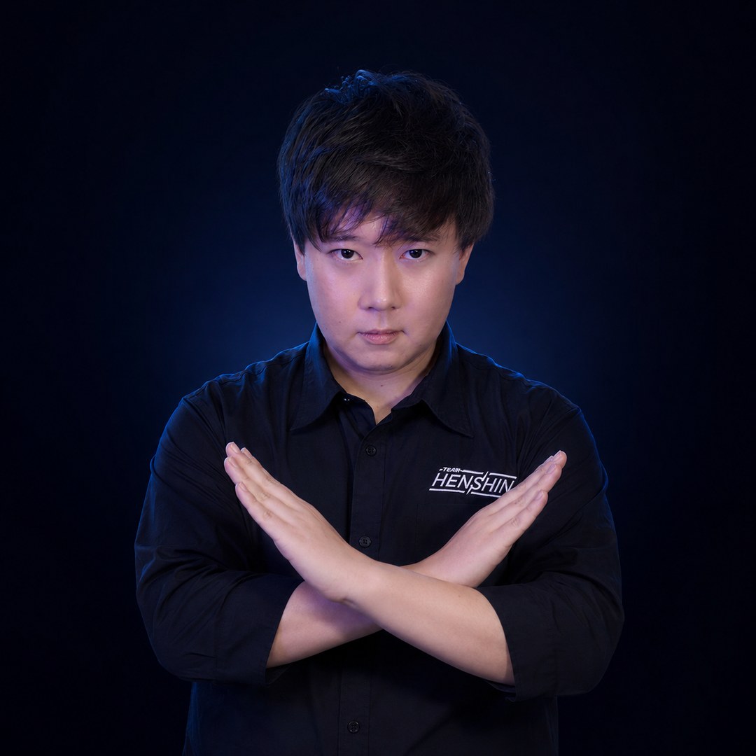 「この広告運用ではダメ」と手でバツを示すTeam HENSHINのスタッフ